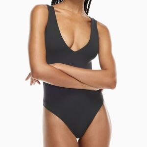 ARITZIA NWT Contour V Neck Bodysuit size: S